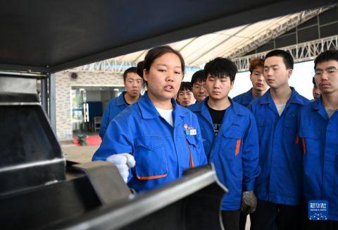 新華全媒+丨“00后”巾幗工匠 技能成才書寫勵(lì)志人生